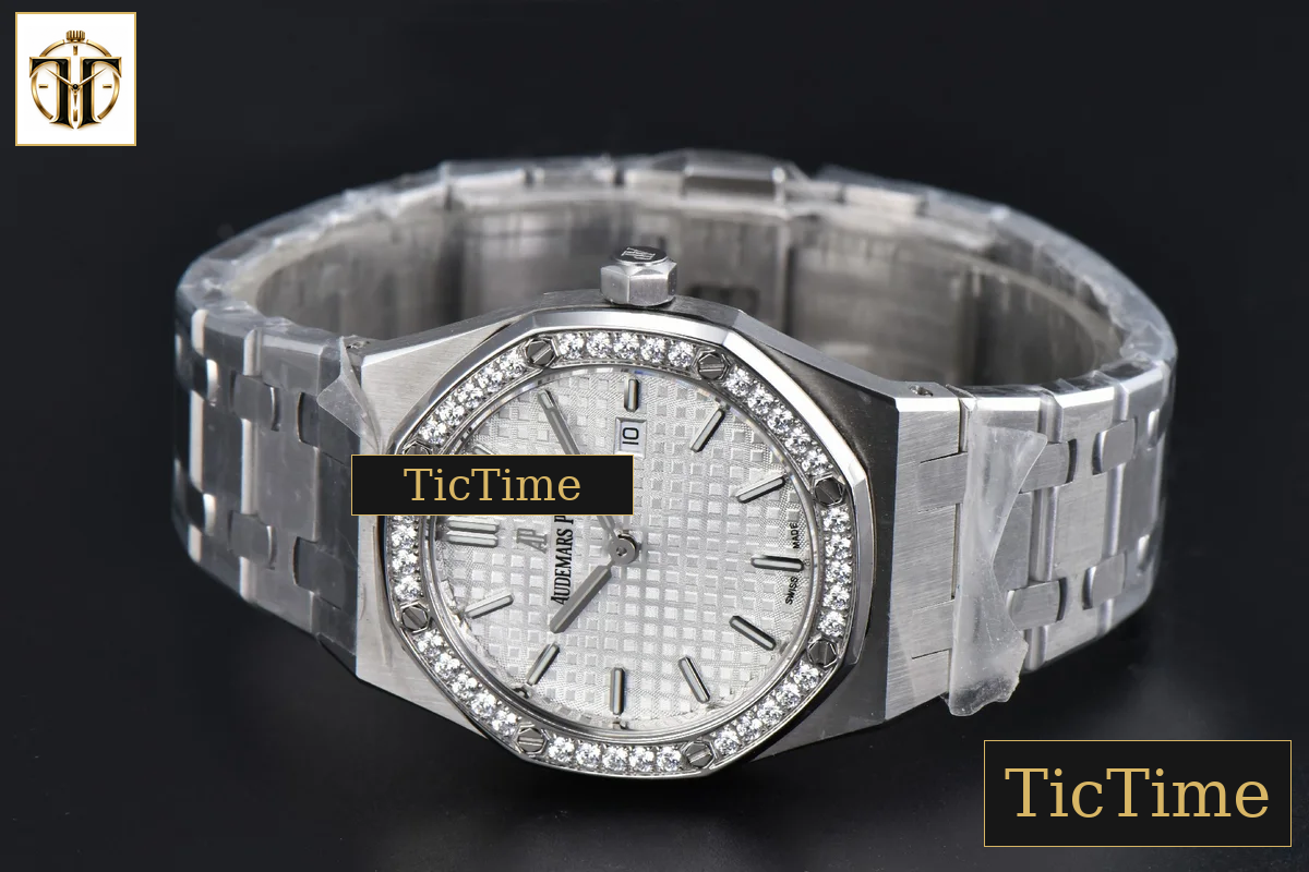 Royal Oak Ladies 67650ST 33mm V7F White Dial Diamond Bezel SS Bracelet Quartz — foto 13