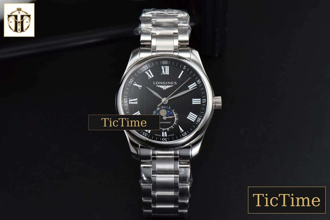 Vista frontal — Master Moonphase 40mm GF Black Dial Roma Marker SS Bracelet A899