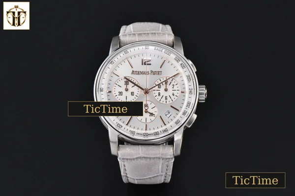 Foto frontal — Code 11.59 Chrono 26393 41mm APSF Silver Dial Gold Hands Gray Leather Strap SA4401