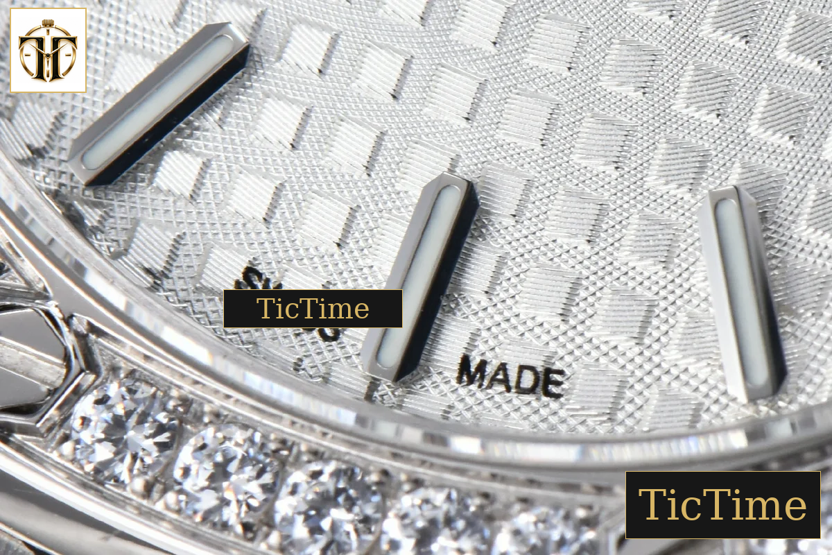 Royal Oak Ladies 67650ST 33mm V7F White Dial Diamond Bezel SS Bracelet Quartz — foto 8