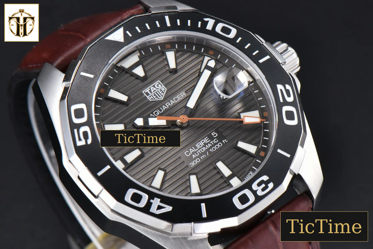 Aquaracer Calibre 5 43mm OF Black Dial Brown Hand Brown Leather Strap SW200 — foto 12