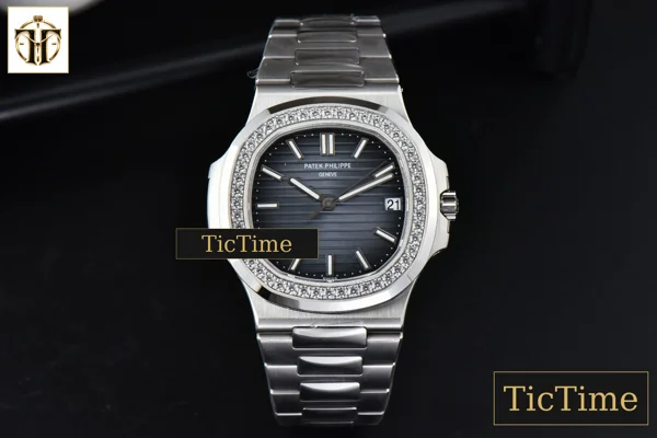 Foto frontal — Nautilus 5711 40mm 3KF Diamond Bezel Blue Dial SS Bracelet A324SC