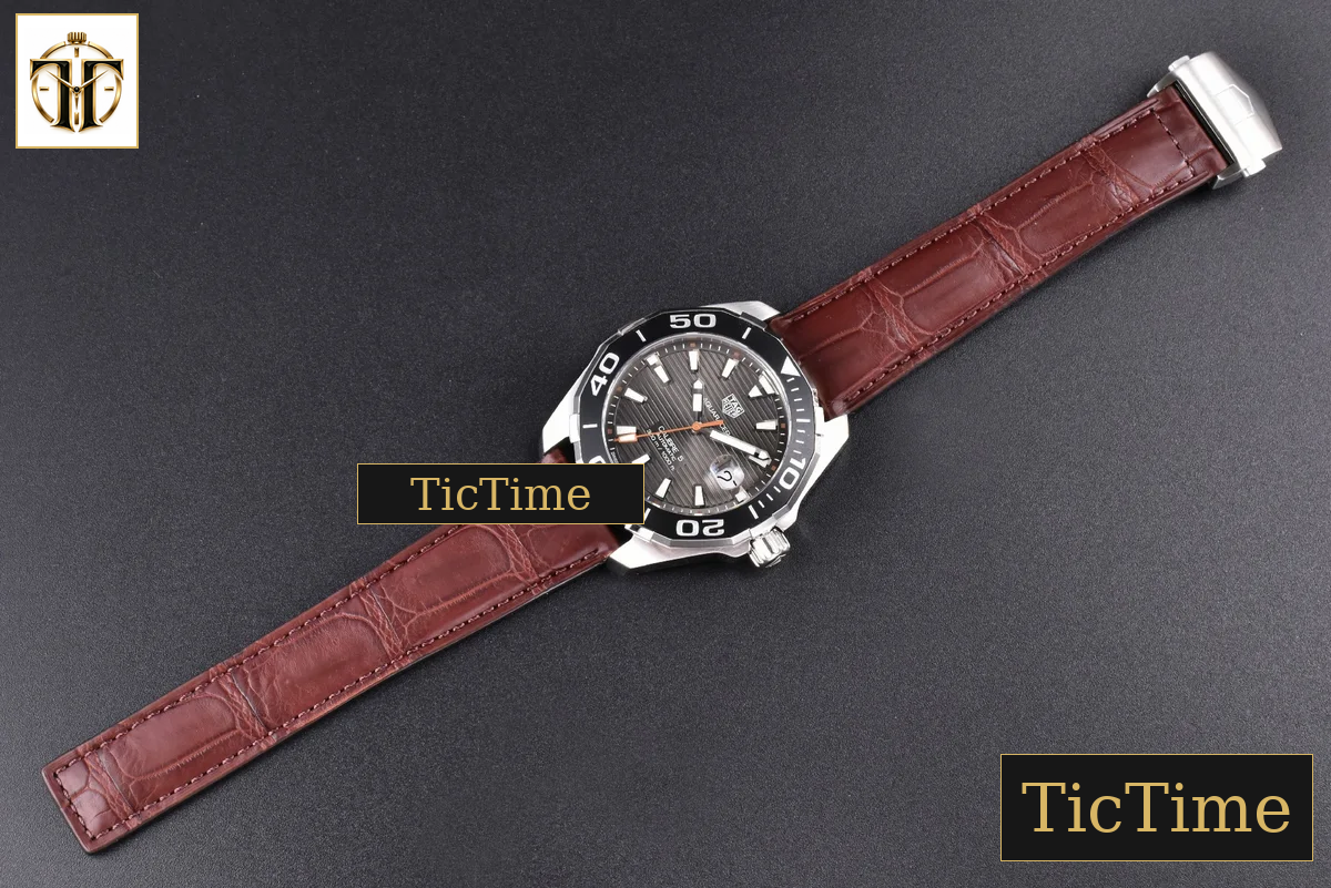 Aquaracer Calibre 5 43mm OF Black Dial Brown Hand Brown Leather Strap SW200 — foto 32