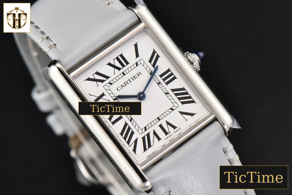 Tank Must Large 33.7×25.5mm K11F White Dial Gray Smooth Calf Strap Quartz — foto 10