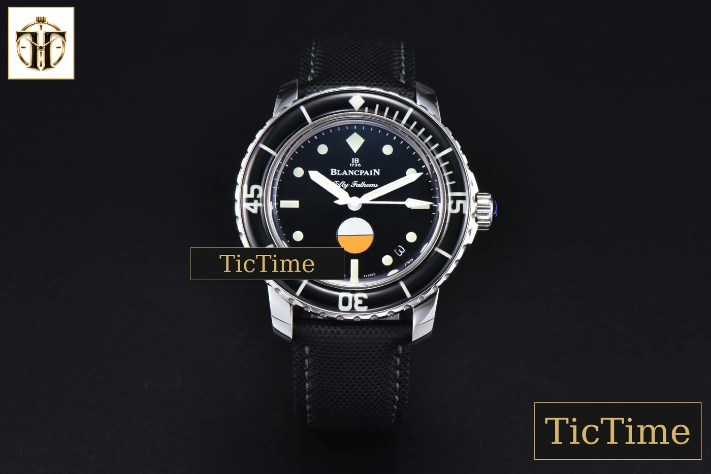 Vista frontal — Fifty Fathoms 41mm ZF Black Dial Nylon Strap A23J