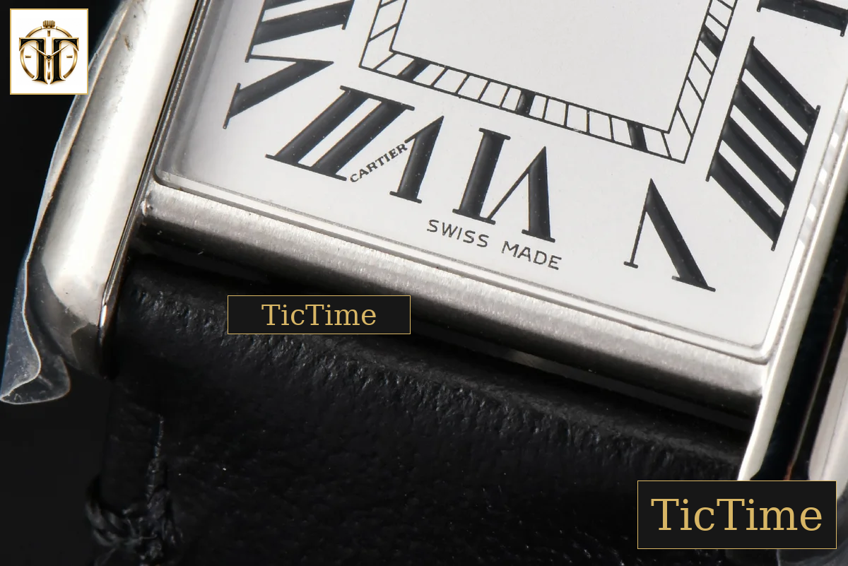 Tank Must Large 33.7×25.5mm K11F White Dial Smooth Black Strap Quartz — foto 7