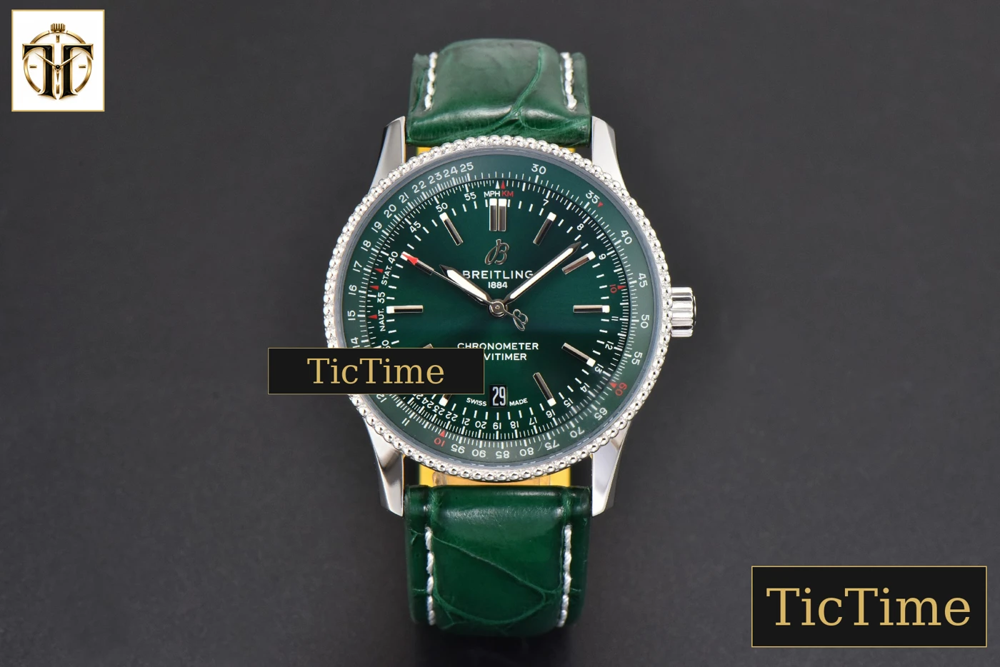 Vista frontal — Navitimer 41mm TF Green Dial Green Leather Strap 2824