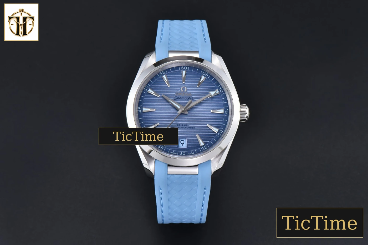 Vista frontal — Aqua Terra 150m Summer 41mm VSF Blue Dial Rubber Strap A8900