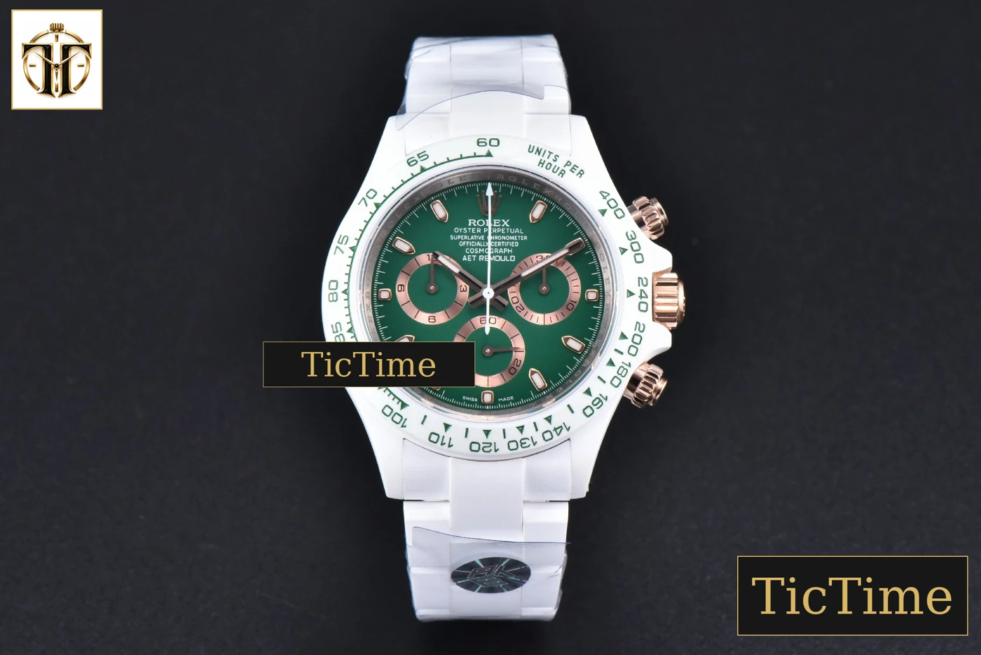 Vista frontal — Daytona AET AETF White Ceramic Green Dial Ceramic Bracelet V2 SA4130