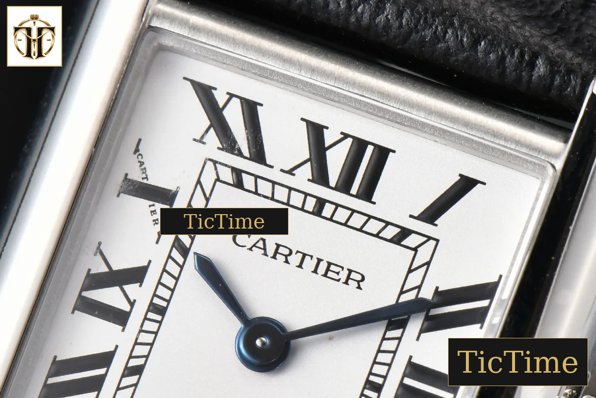Tank Must Small 29.5×22 mm K11F White Dial Black Smooth Strap Quartz — foto 5