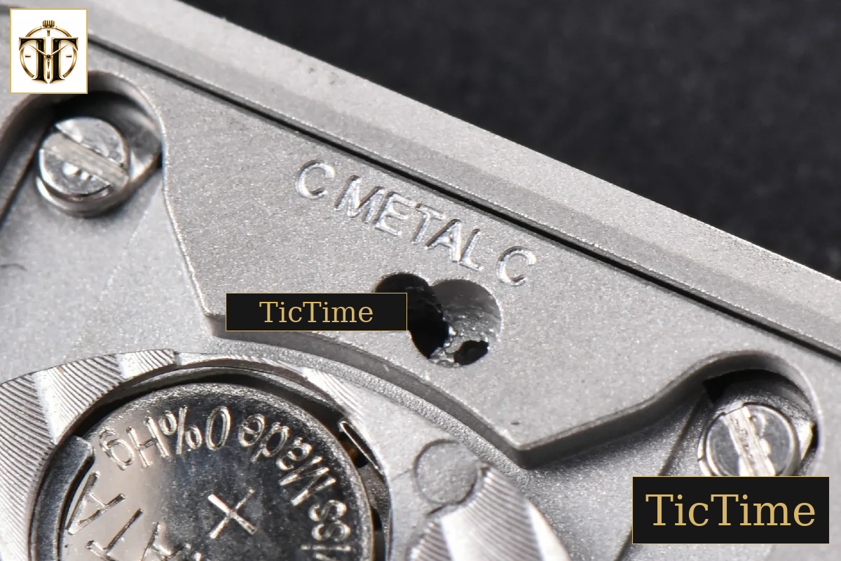 Tank Must Large 33.7×25.5mm K11F Diamond Bezel Black Dial Black Leather Strap Quartz — foto 17