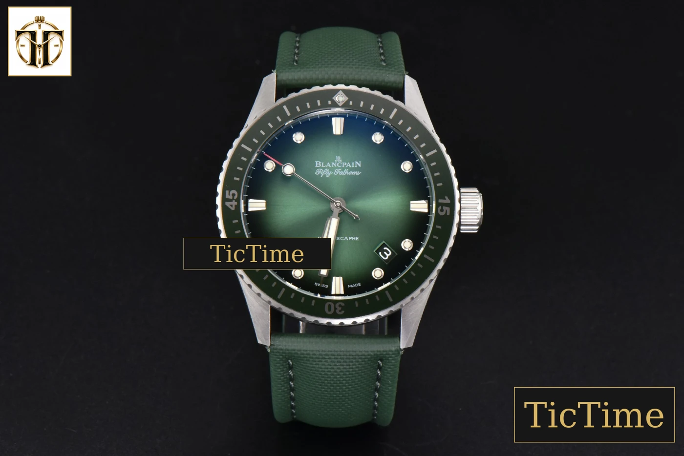 Vista frontal — Fifty Fathoms Bathyscaphe 43mm GF Ceramic Green Dial Green Sail-Canvas Strap A1315