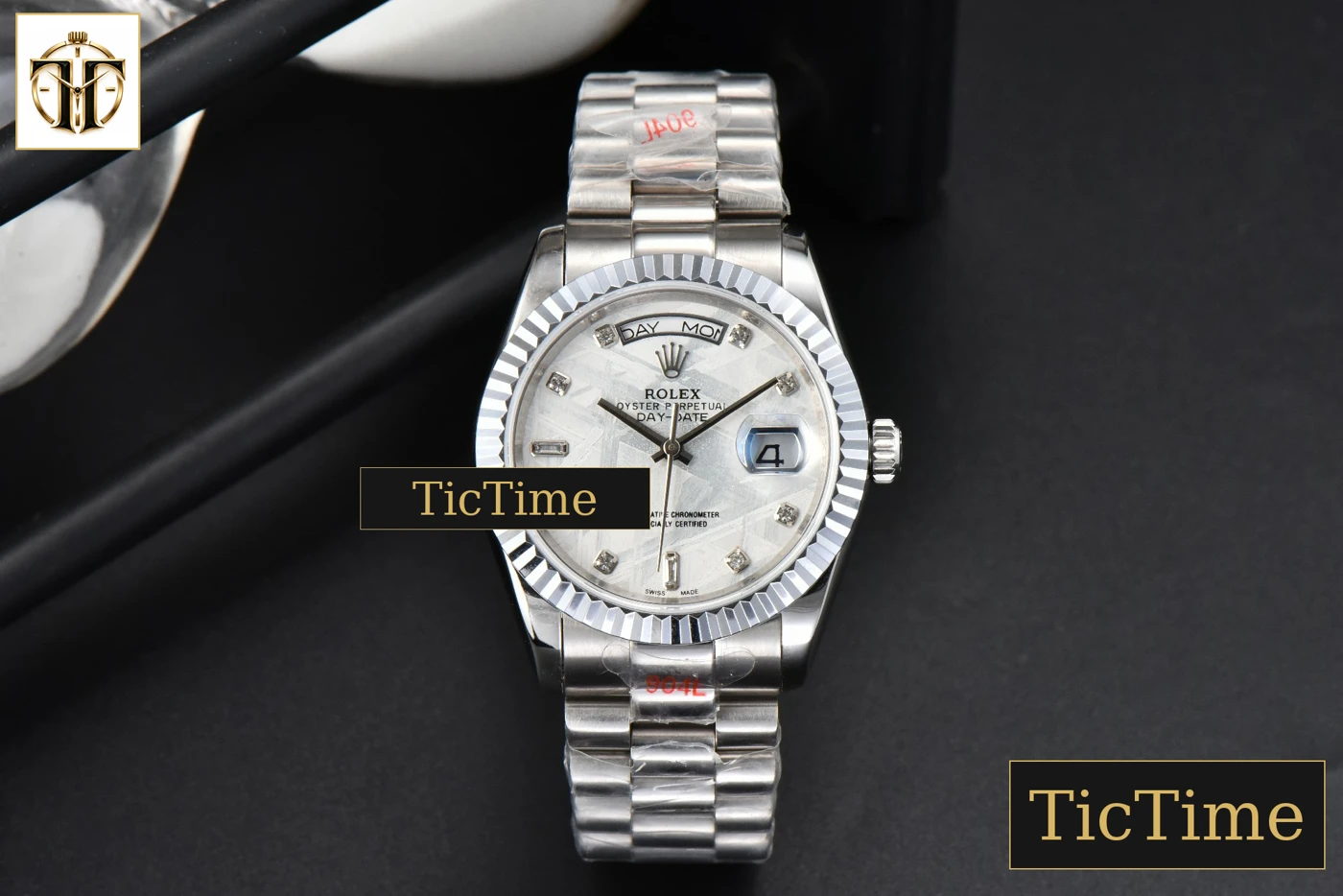 Vista frontal — DayDate 36mm GMF SS Meteorite Dial Diamond Marker SS Bracelet A3235