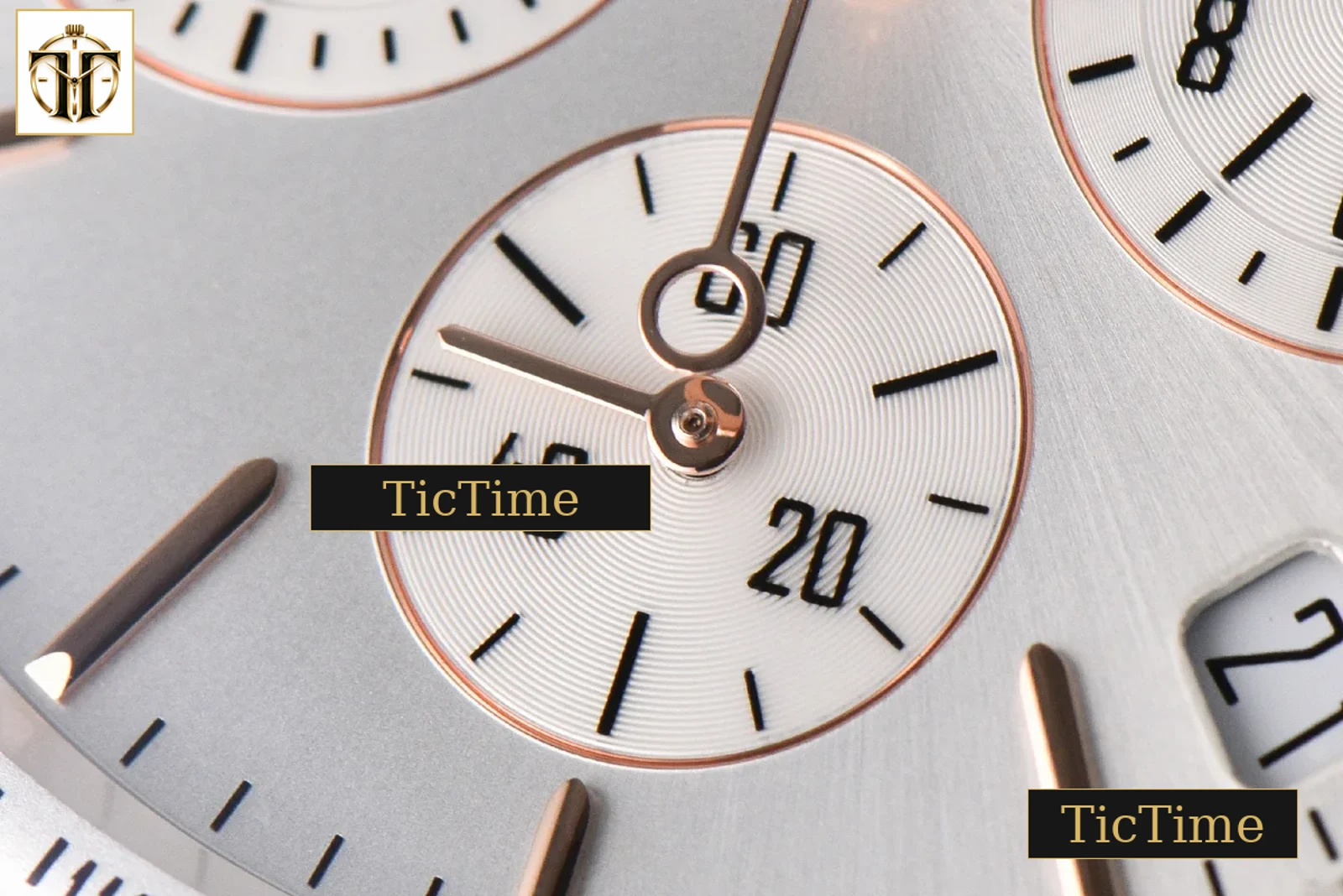 Code 11.59 Chrono 26393 41mm APSF Silver Dial Gold Hands Gray Leather Strap SA4401 — foto 8