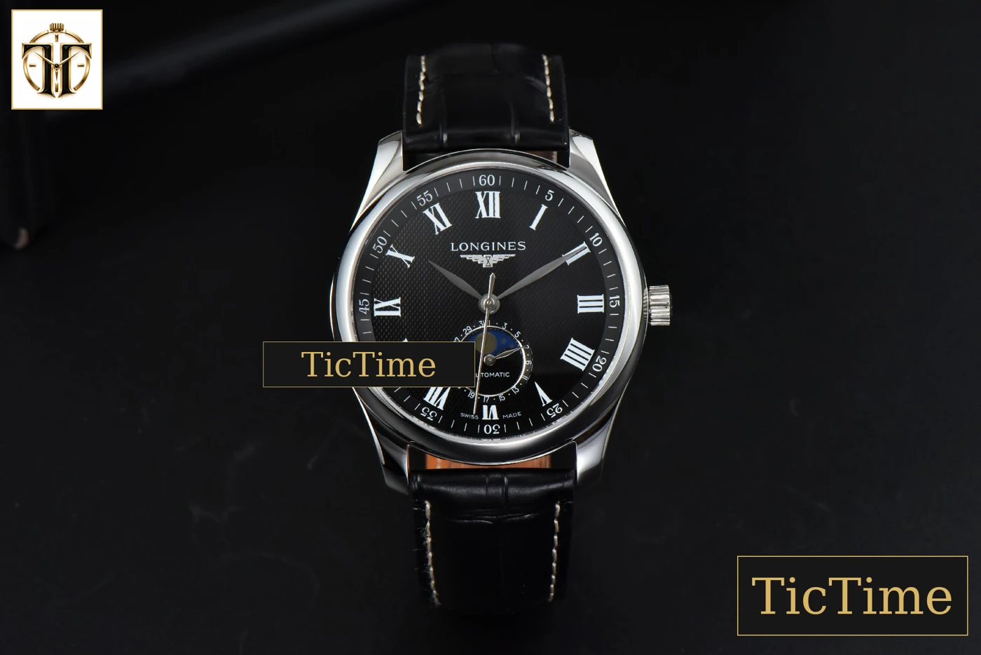 Vista frontal — Master Moonphase 40mm GF Black Dial Roma Marker Black Leather Strap A899