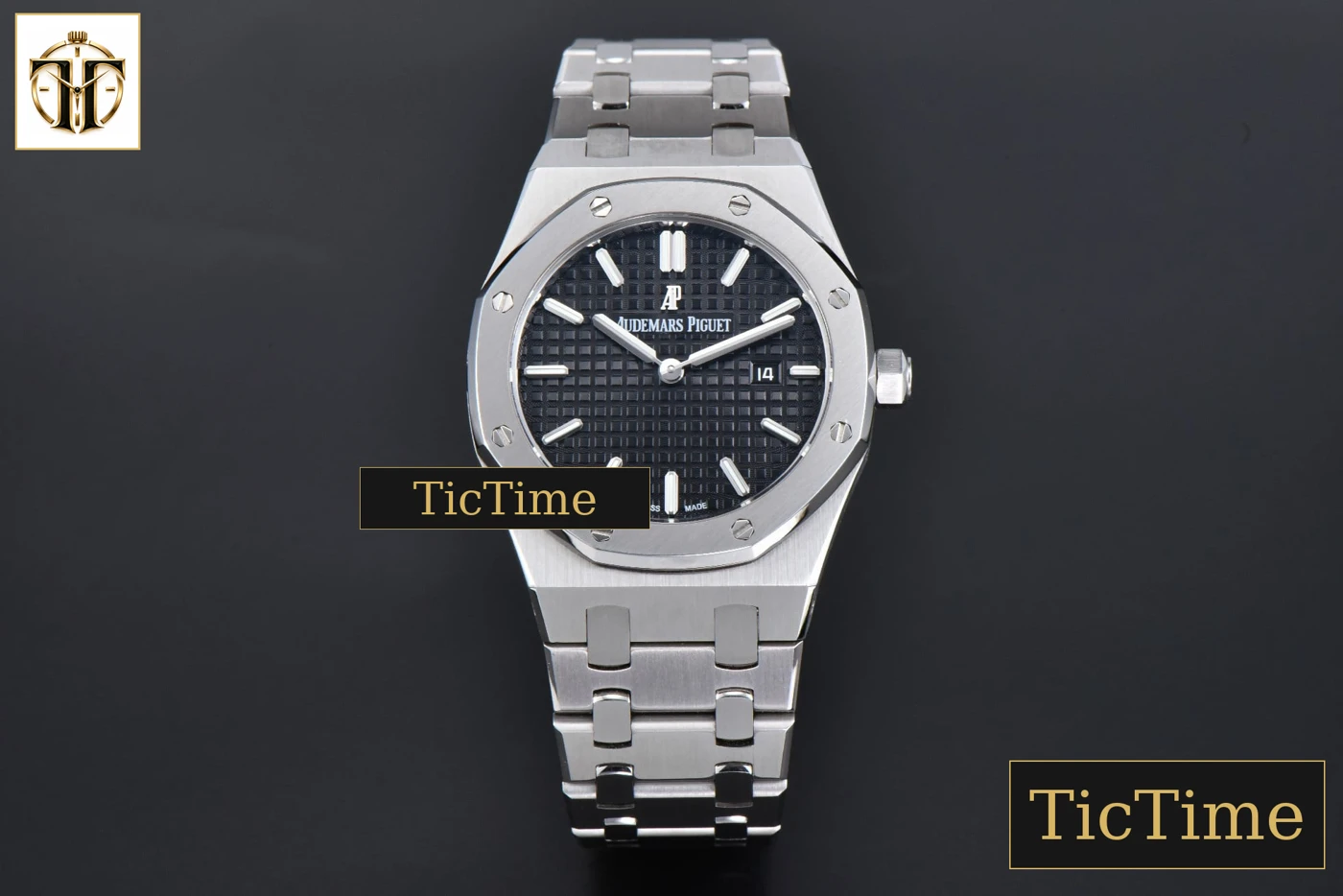 Vista frontal — Royal Oak Ladies 67650ST 33mm V7F Black Dial SS Bracelet Quartz