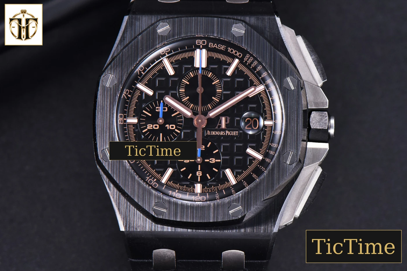 Vista frontal — Royal Oak Offshore 26405CE 44mm JF RG Black Dial RG Marker Black Rubber Strap V2 A3126