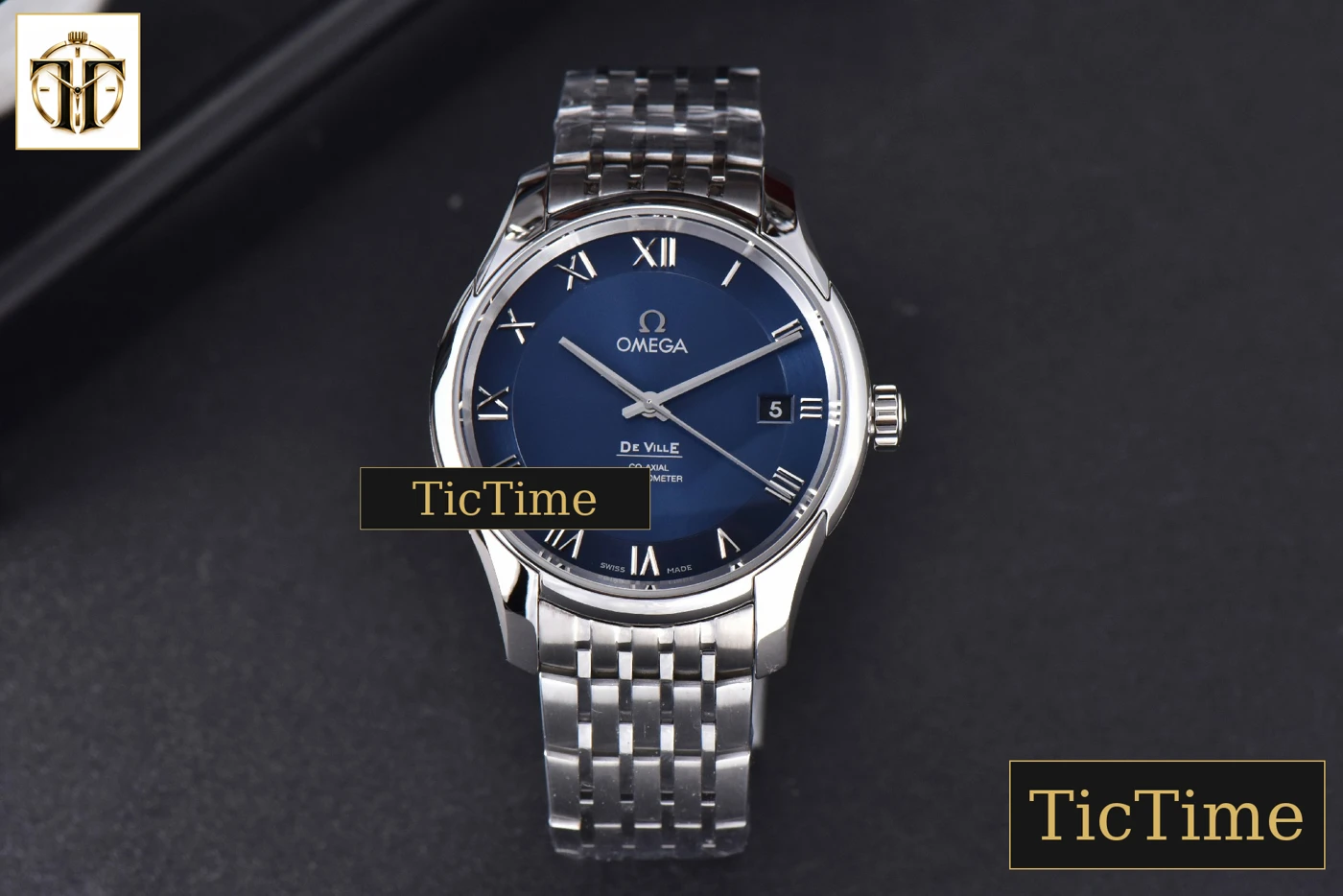 Vista frontal — De Ville Hour Vision 41mm VSF Blue Dial SS Bracelet A8500
