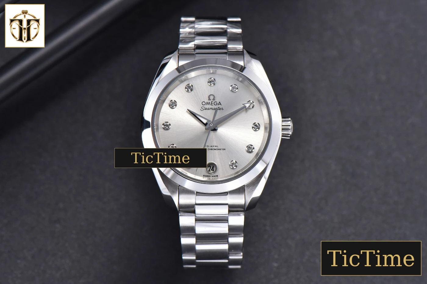 Vista frontal — Aqua Terra 150M Ladies 34mm VSF Silver Dial Diamond Marker SS Bracelet A8800