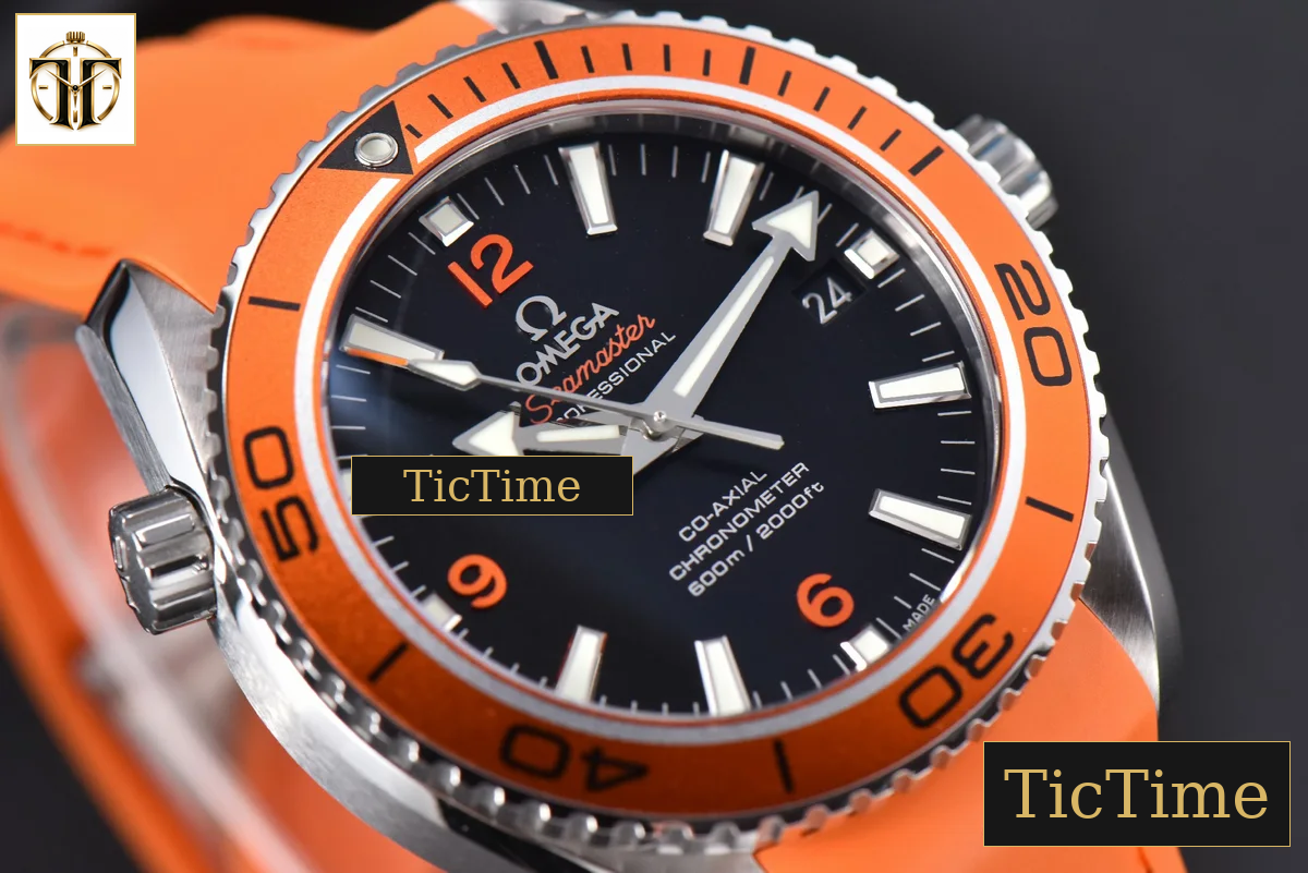 Planet Ocean 600m 42mm VSF Black Dial Orange Bezel Orange Rubber Strap A8500 — foto 9