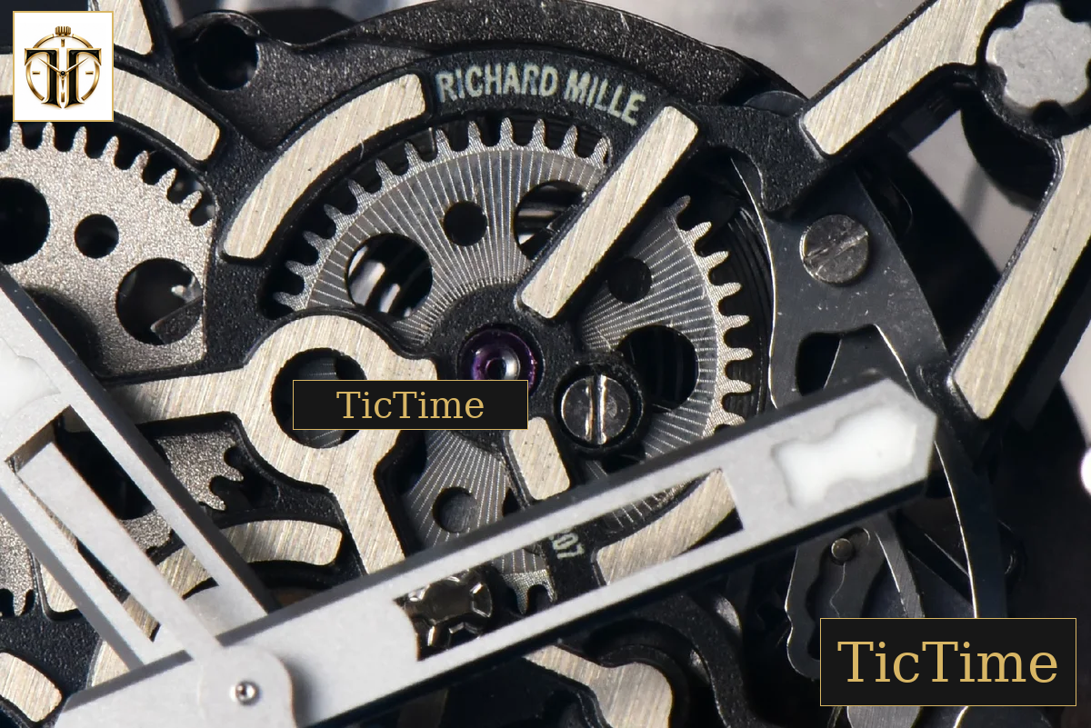 RM035-02 42mm T+F Black Forged Carbon Skeleton Dial Red Crown White Rubber Strap RMUL2 — foto 5