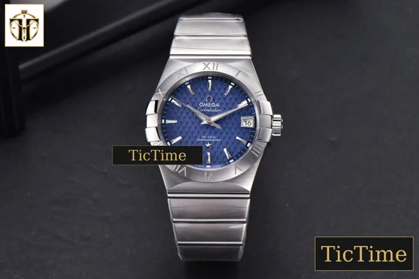 Foto frontal — Constellation 38mm VSF Blue Textured Dial SS Bracelet A8500