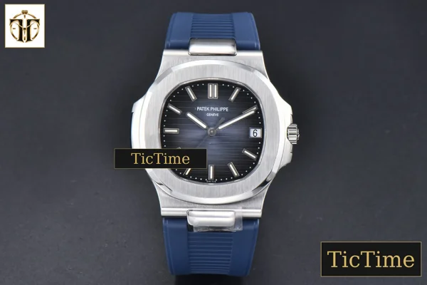 Foto frontal — Nautilus 5711 40mm PPF Blue Dial Blue Rubber Strap V5 A324SC