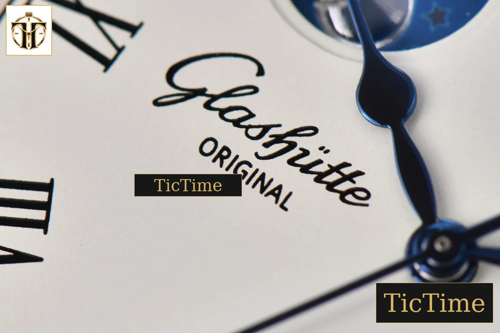 Excellence Panorama Date Moonphase 40mm V9F SS White Dial Black Leather Strap A100 — foto 5