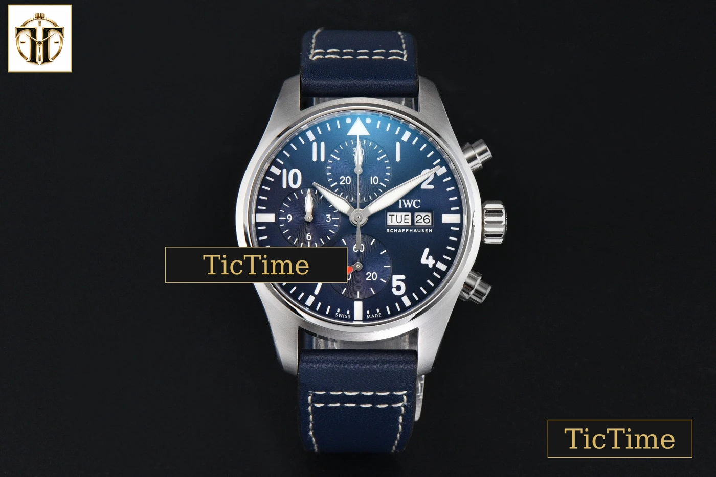 Vista frontal — Pilot Chrono IW388101 41mm APSF Blue Dial Blue Leather Strap SA69385
