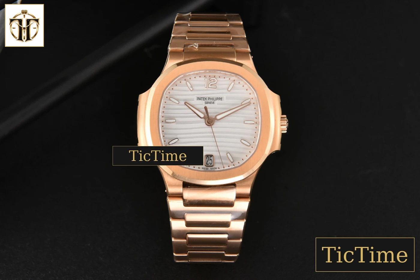 Vista frontal — Nautilus Ladies 7118 35mm 3KF RG White Dial RG Bracelet 324CS