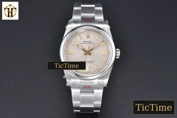Foto frontal — Oyster Perpetual 904L 126000 36mm GMF Silver Dial SS Bracelet VR3230