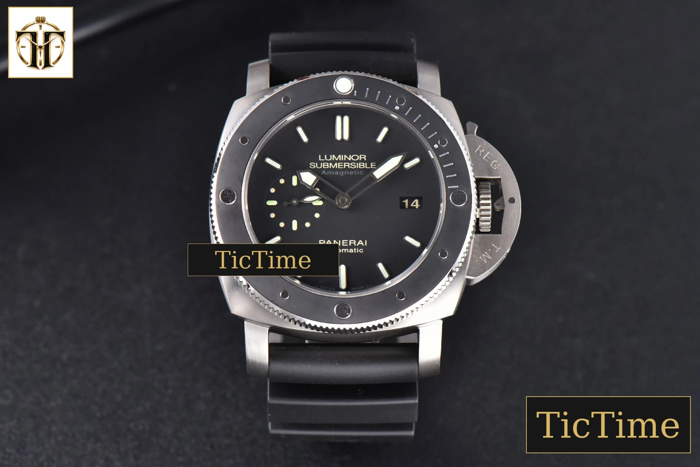 Vista frontal — Submersible AMagnetic PAM389 47mm VSF Black Dial Rubber Strap P9000