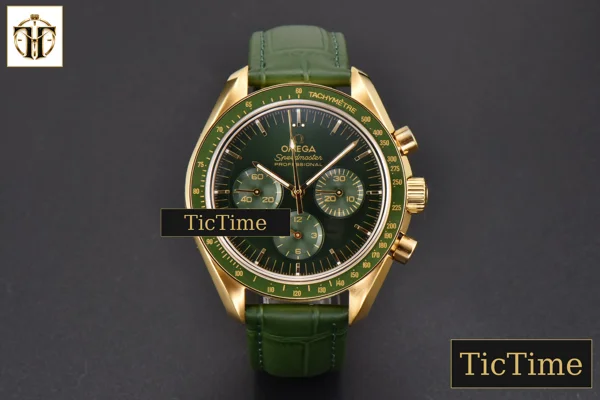 Foto frontal — Speedmaster Moonwatch 42.5mm V6SF YG/Green Dial Green Rubber Strap Manual Chrono