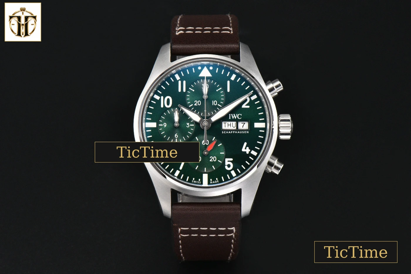 Vista frontal — Pilot Chrono IW388103 41mm APSF Green Dial Brown Leather Strap SA69385