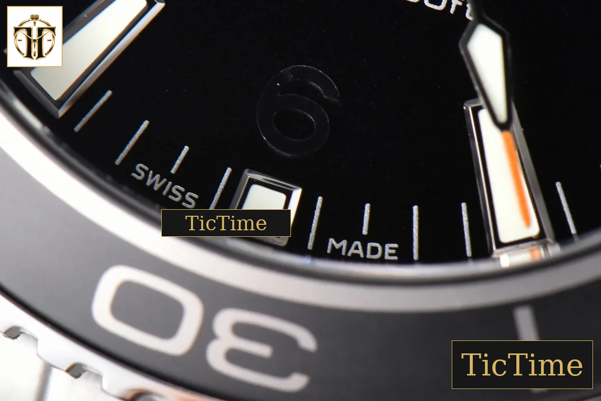 Planet Ocean 600m 42mm VSF Black Dial SS Bracelet A8500 — foto 9
