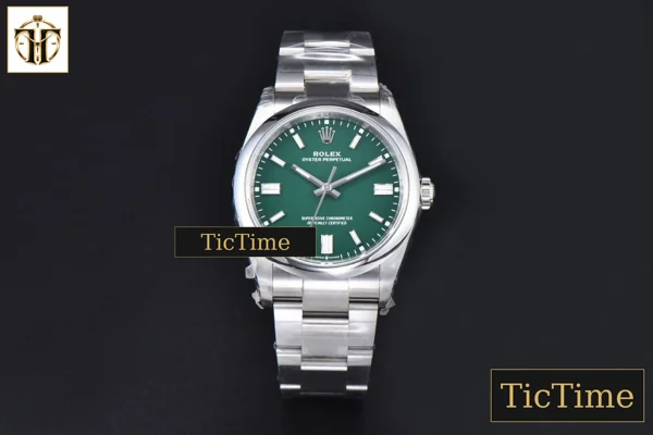 Foto frontal — Oyster Perpetual 904L 126000 36mm VSF Green Dial SS Bracelet VS3230