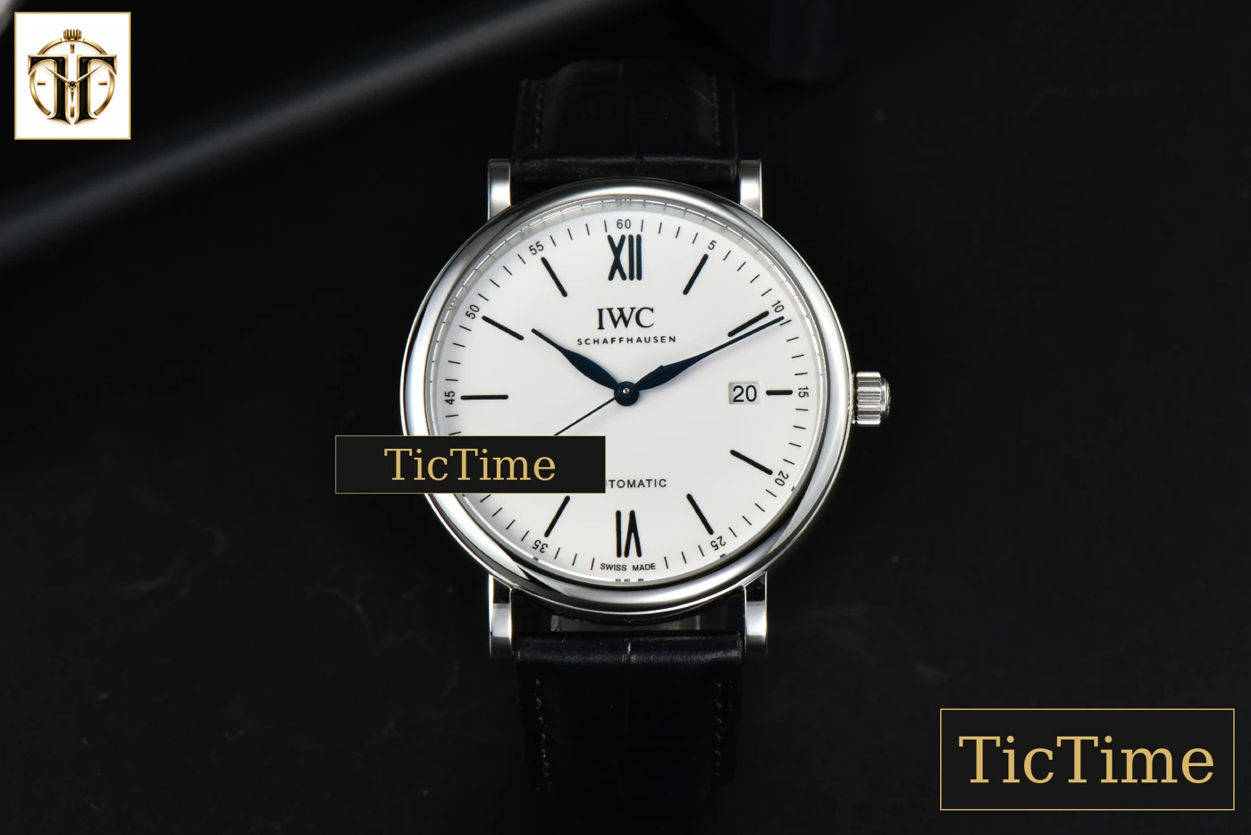 Vista frontal — Portofino Automatic 40mm ZF White Dial Blue Marker Black Croc Strap A9019