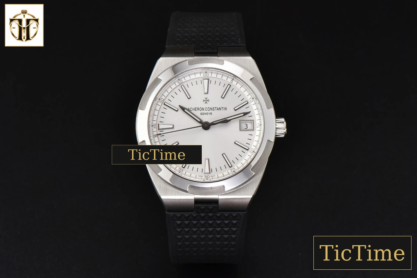 Vista frontal — Overseas 4500V 41mm ZF Silver Dial Black Rubber Strap A5100