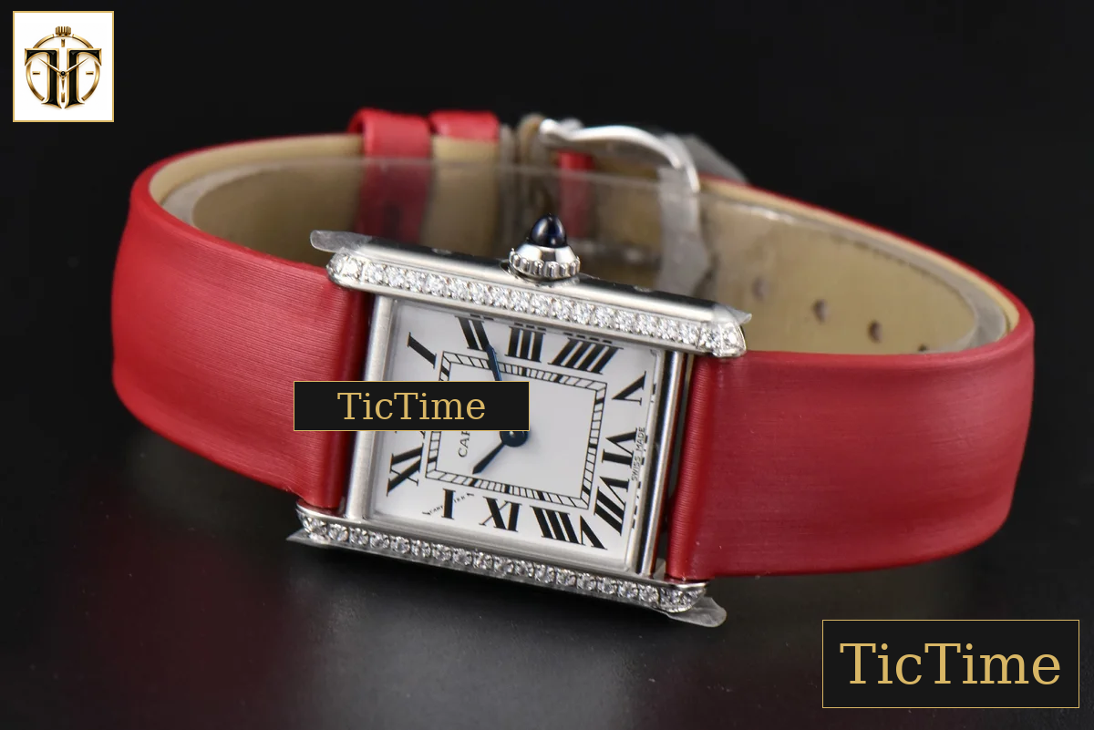 Tank Must Small 29.5×22mm K11F Diamond White Dial Red Smooth Strap Quartz — foto 11