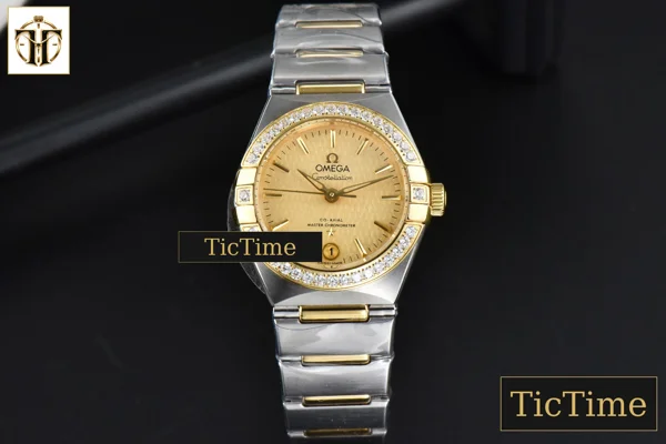Foto frontal — Constellation 29mm TWSF YG Diamond YG Dial YG/SS Bracelet A8700