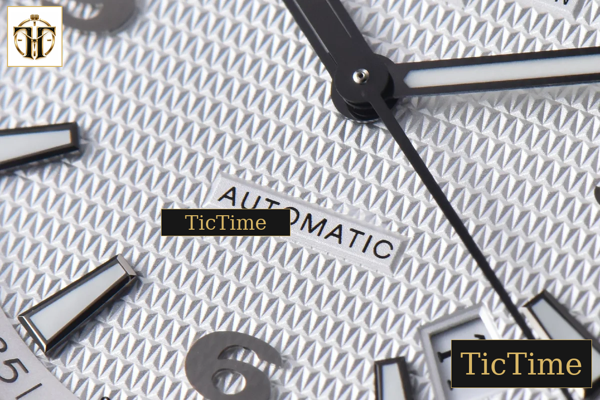 Overseas 47040 42mm MKF White Textured Dial Leather Strap 9015 — foto 21