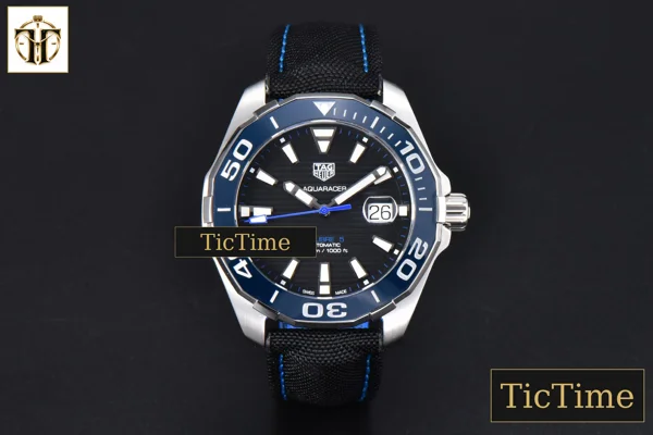 Foto frontal — Aquaracer Calibre 5 43mm OF Black Dial Blue Hand Black Nylon Strap SW200