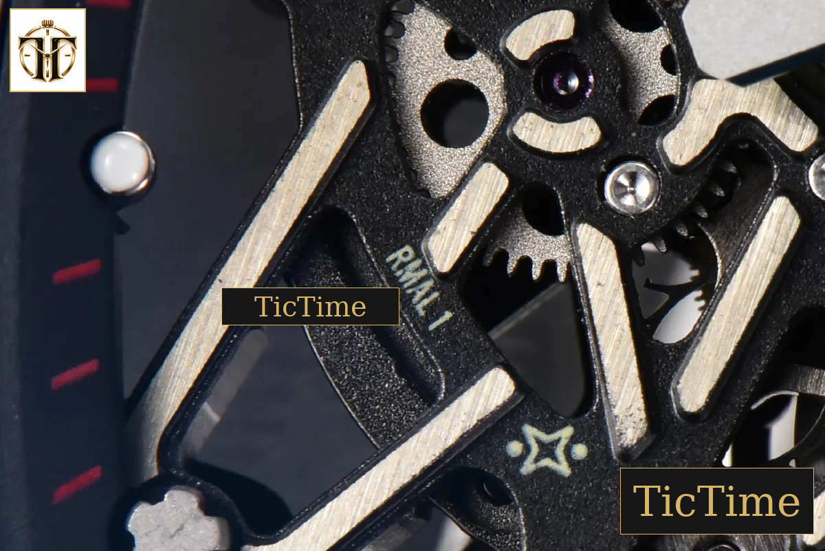 RM035-02 42mm T+F Black Forged Carbon Skeleton Dial Red Crown White Rubber Strap RMUL2 — foto 7
