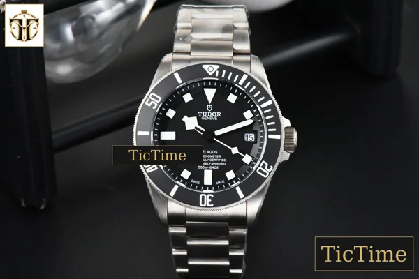 Foto frontal — Pelagos 42mm XF Black Gray Titanium Bracelet A2824