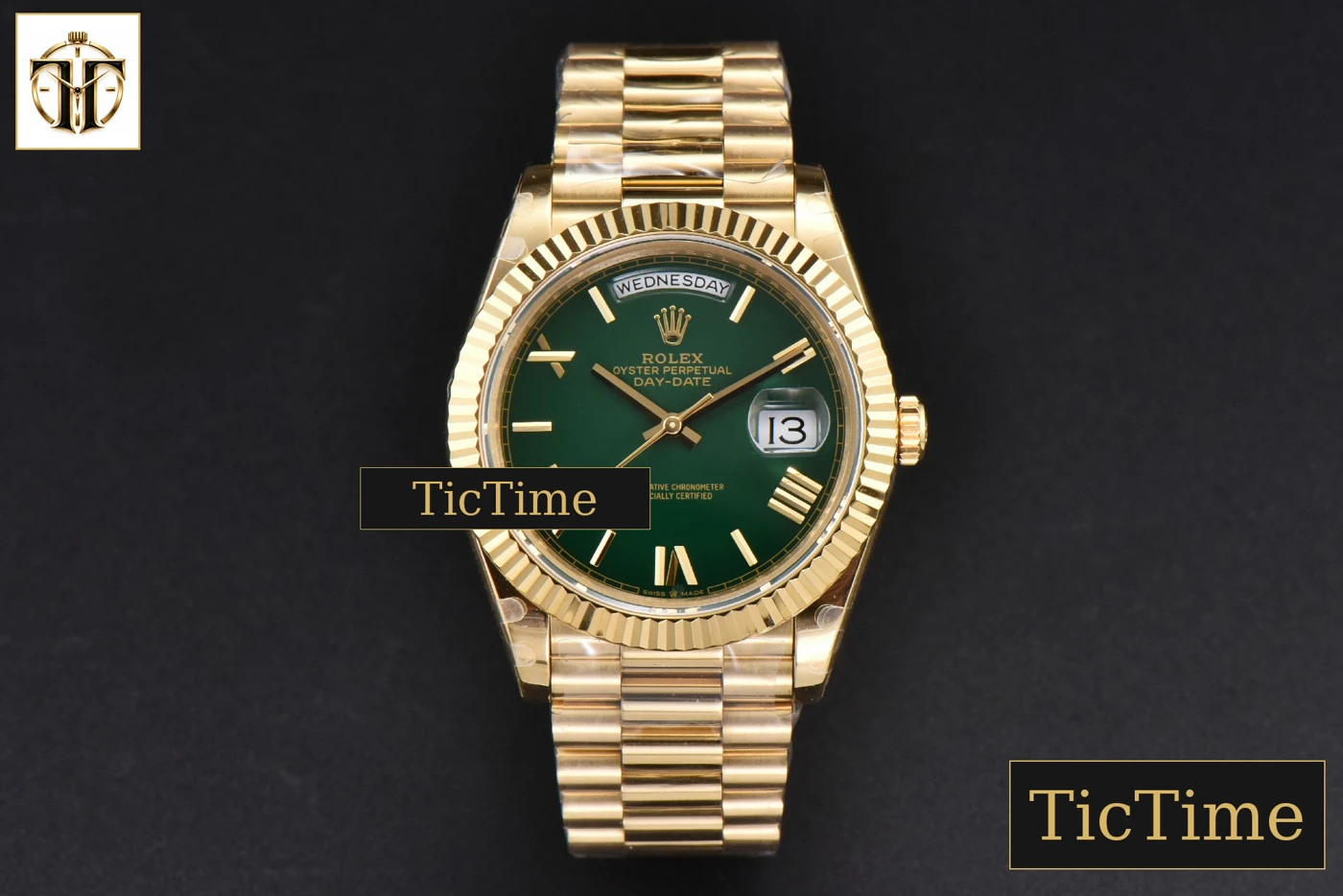 Vista frontal — DayDate 904L 40mm BPF YG Green Dial YG Bracelet A3235