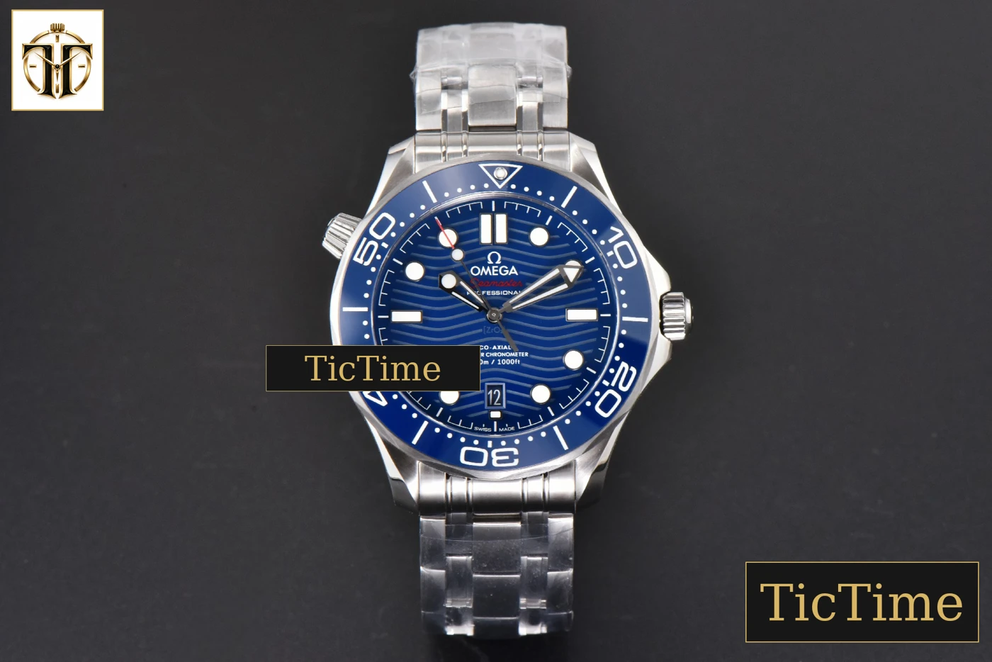 Vista frontal — Seamaster Diver 300M 42mm ZF Blue Ceramic Blue Dial SS Bracelet A8800