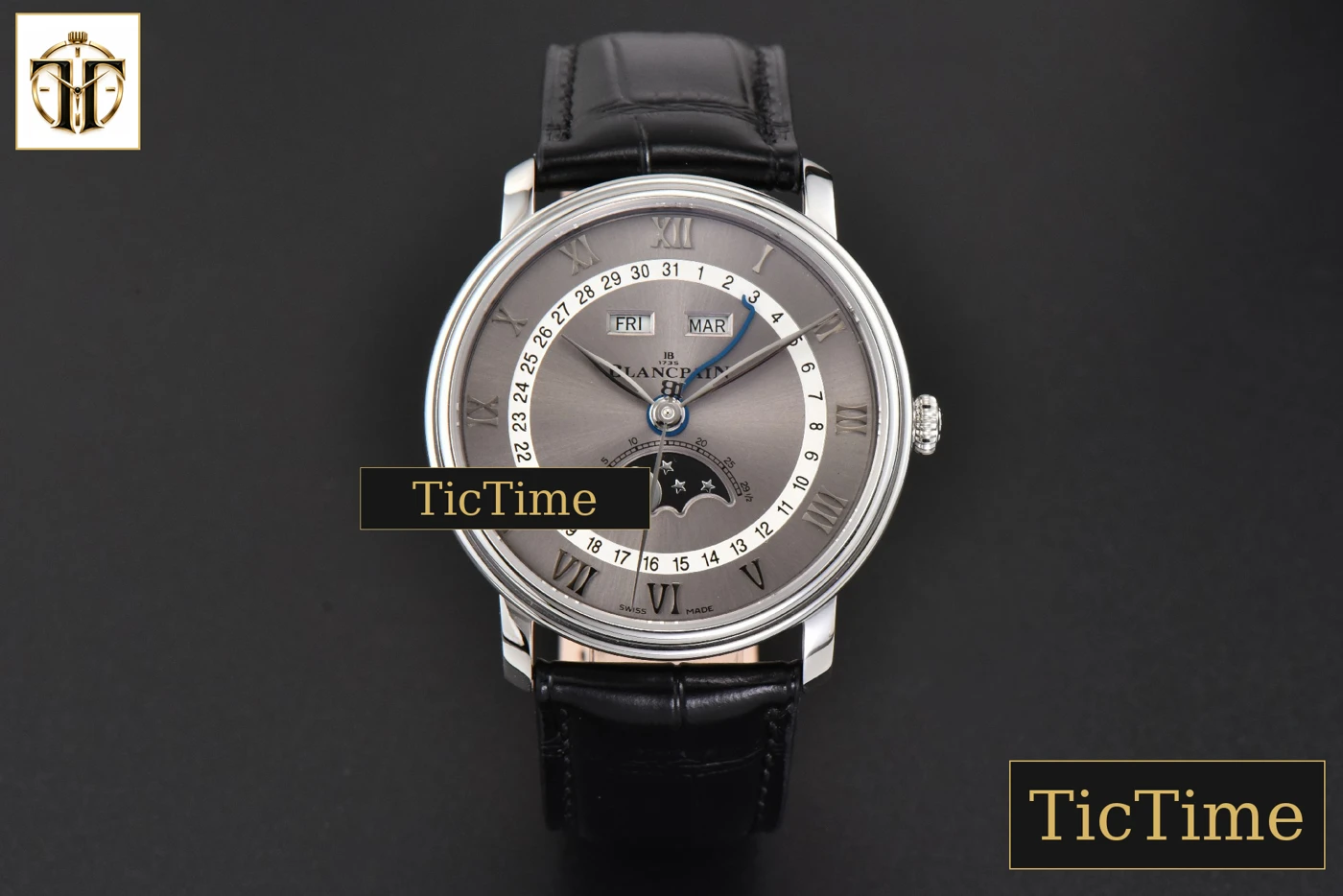 Vista frontal — Villeret Complicated Function 6654 40mm OMF Silver Dial Black Leather Strap V3 A6654
