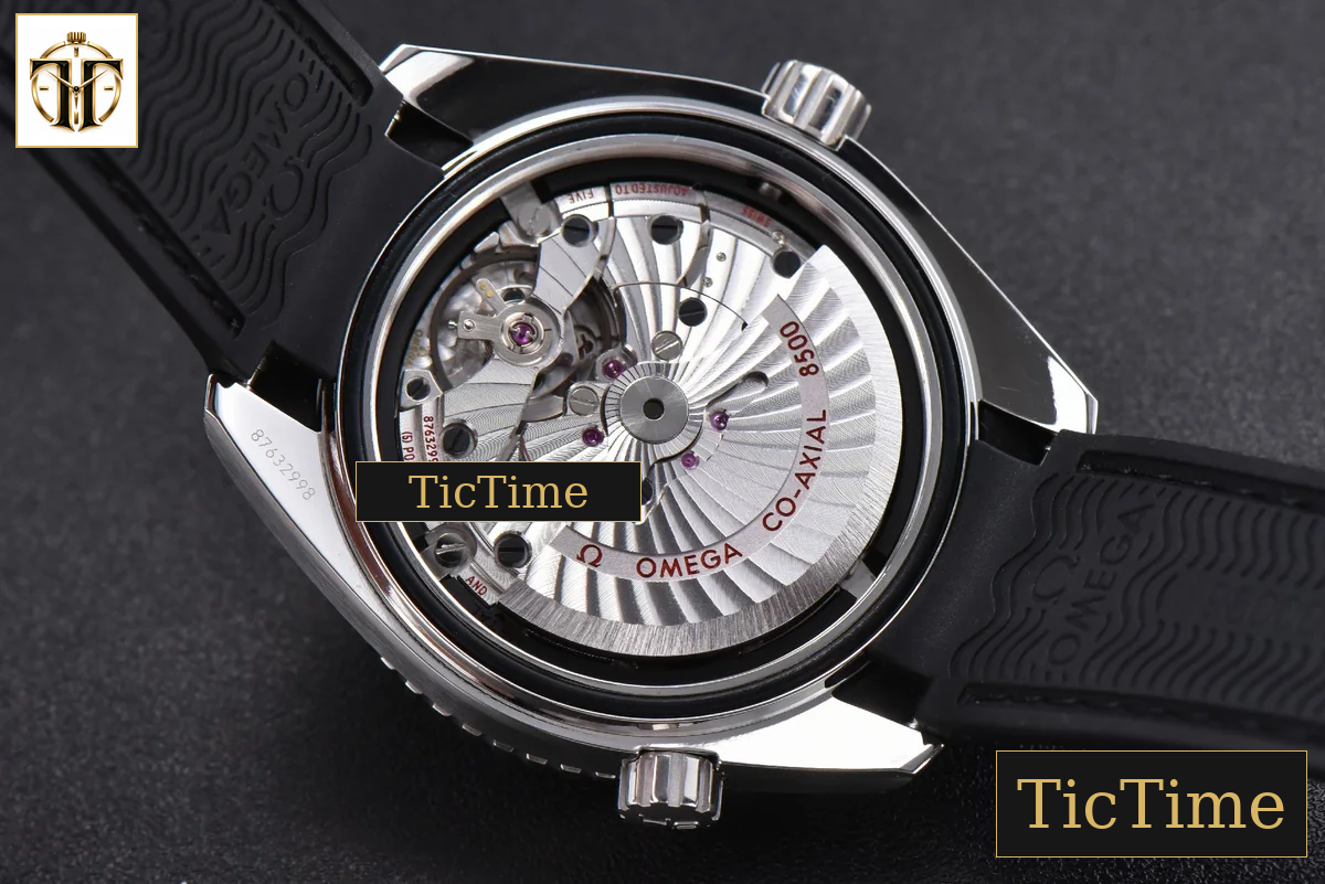 Planet Ocean 600m 42mm VSF Black Dial Rubber Strap A8500 — foto 14