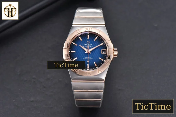 Foto frontal — Constellation 38mm VSF RG/SS Blue Textured Dial RG/SS Bracelet A8500