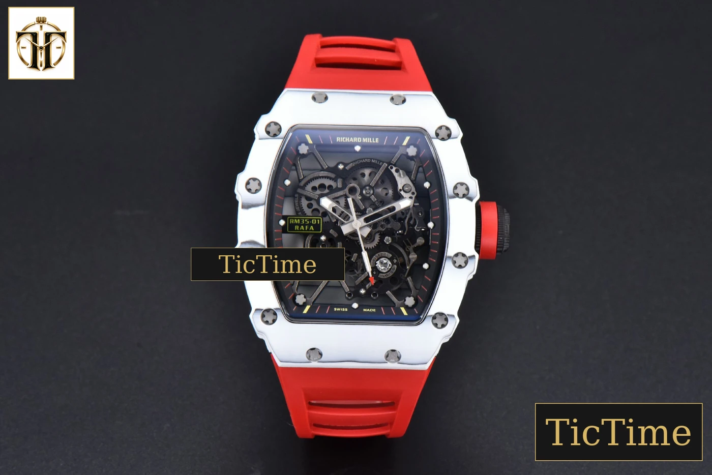 Vista frontal — RM035-02 42mm T+F White Forged Carbon Black Skeleton Dial Red Crown Red Rubber Strap RMUL2